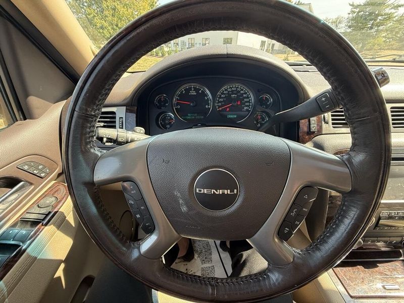 2013 Gmc Yukon XL 1500 Denali photo 14