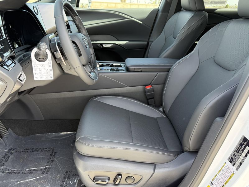 New 2026 Lexus RX 350 F SPORT DesignImage 18