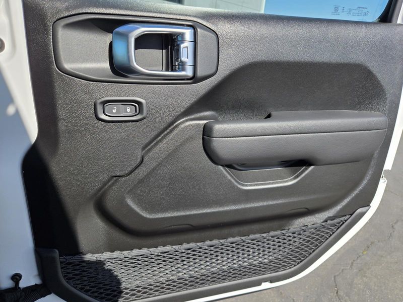 New 2026 Jeep Gladiator Mojave 4x4