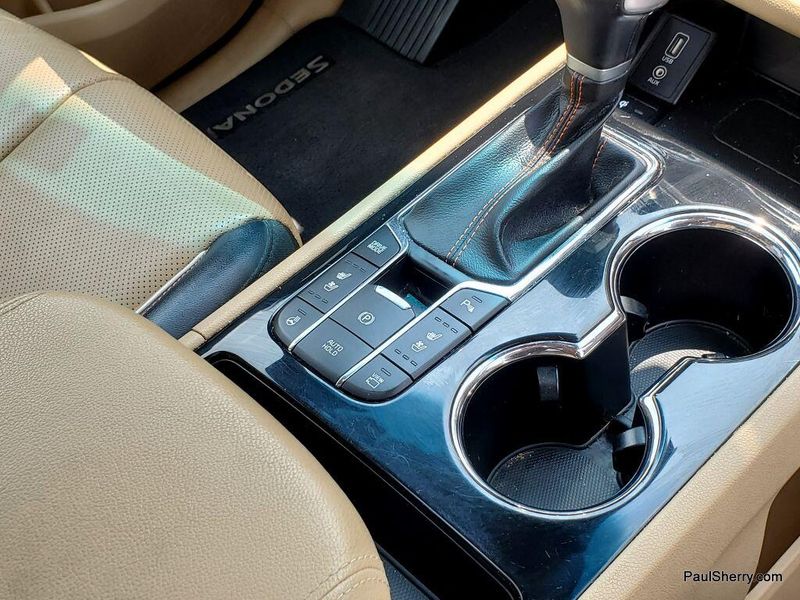2021 Kia Sedona SXImage 26