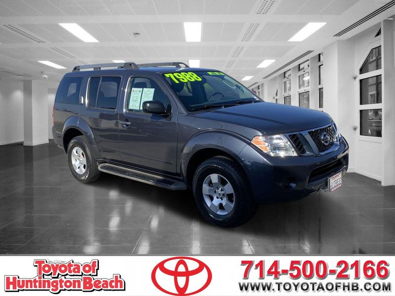 2010 Nissan Pathfinder SEImage 1