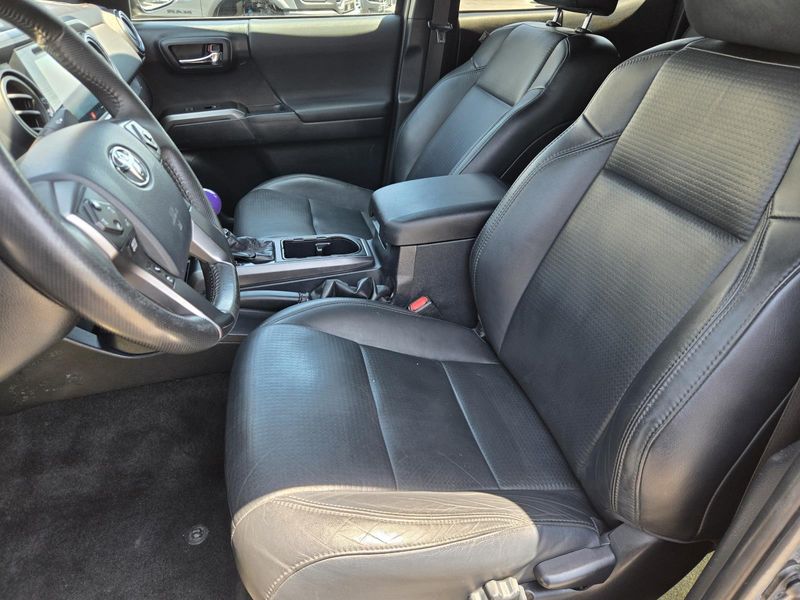 Used 2019 Toyota Tacoma TRD Off Road Double Cab 6' Bed V6 AT (Natl)