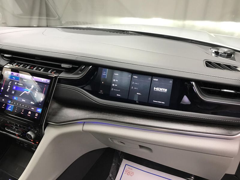 Used 2022 Jeep Grand Cherokee OverlandImage 30