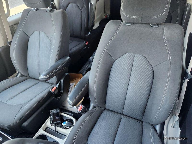 2022 Chrysler Voyager LXImage 34