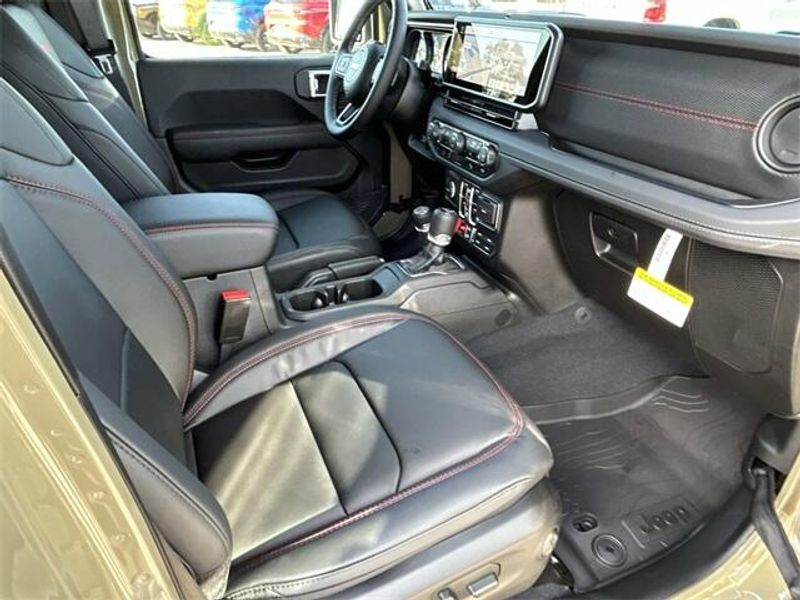 New 2025 Jeep Wrangler 4-door RubiconImage 12
