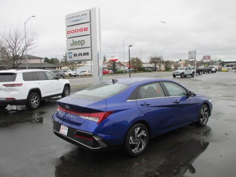 Used 2025 Hyundai Elantra SEL ConvenienceImage 7