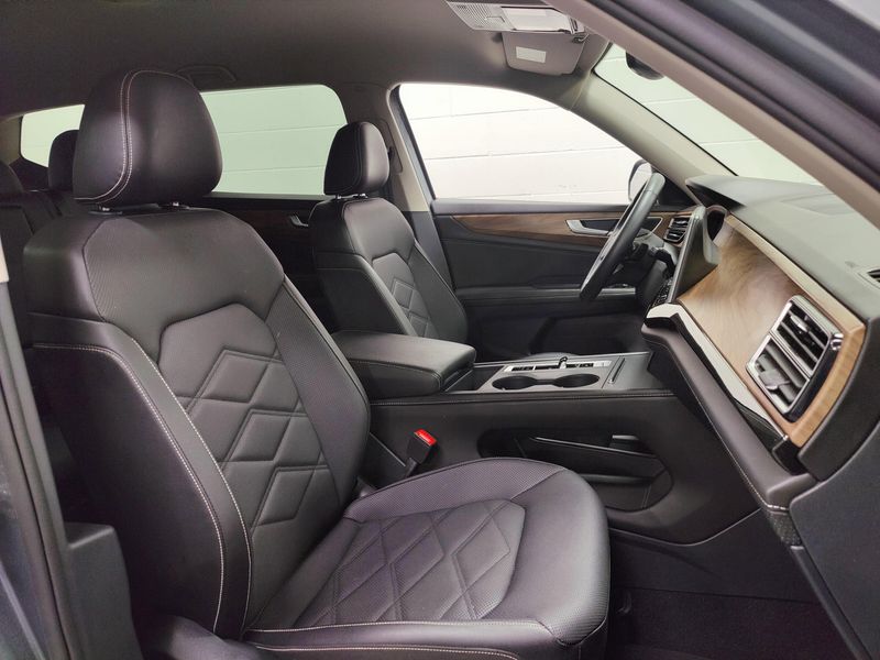 Used 2025 Volkswagen Atlas SE 4-Motion AWDImage 5