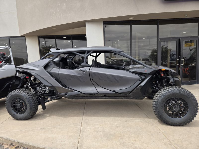 2025 Can-Am MAVERICK R MAX X RS 999T DCT TRIPLE BLACK Image 2
