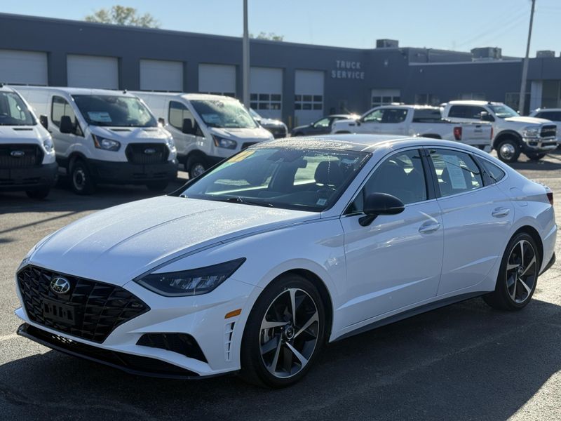 2022 Hyundai Sonata SEL Plus photo 3