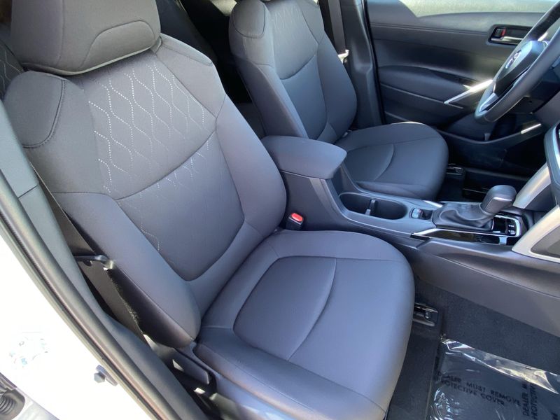 New 2025 Toyota Corolla Cross LEImage 11