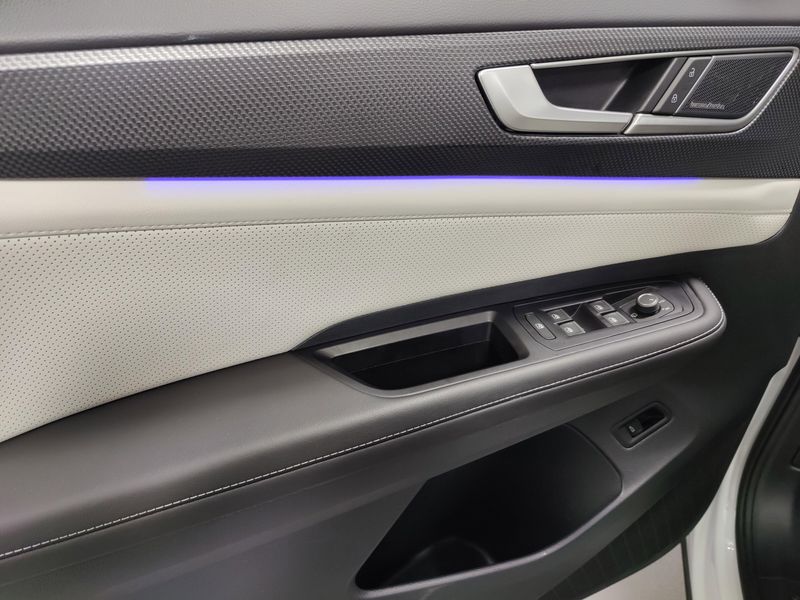 Used 2025 Volkswagen Atlas Cross Sport SEL Premium R-Line w/Sunroof/NavImage 32