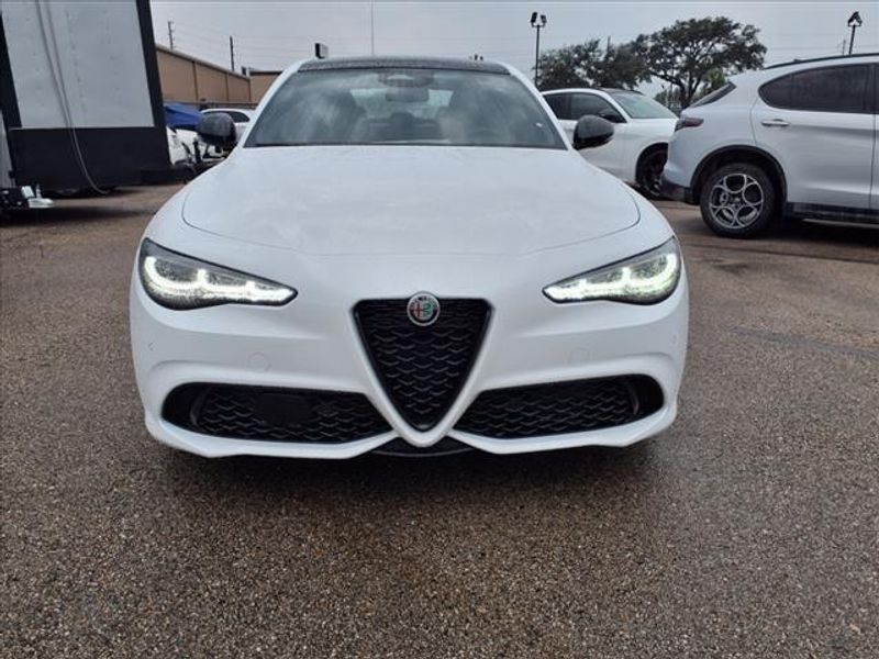 2025 Alfa Romeo Giulia Image 4