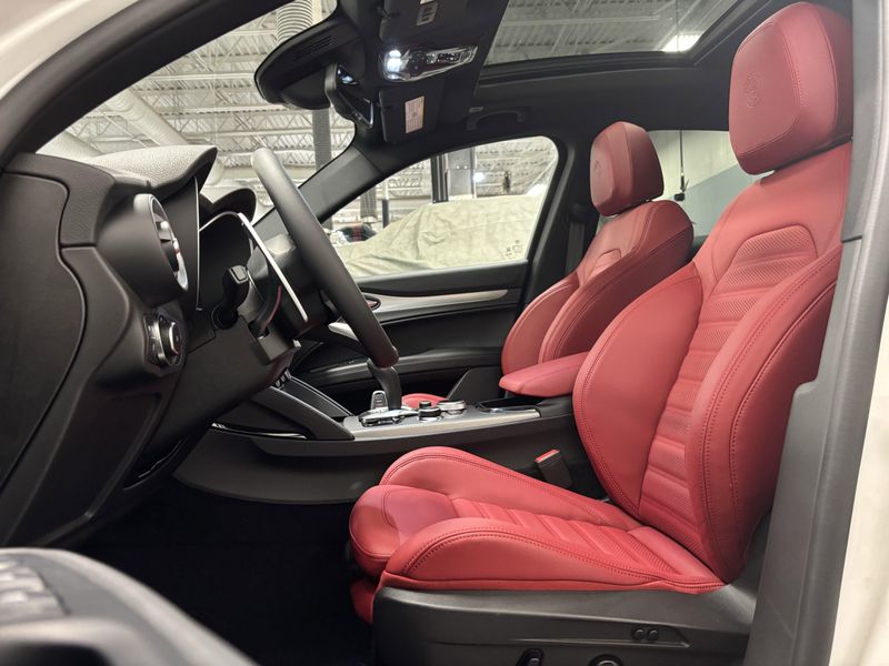 New 2025 Alfa Romeo Stelvio AwdImage 3