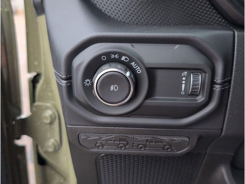 New 2025 Jeep Wrangler 4-door RubiconImage 27