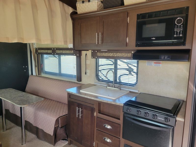 Used 2015 FOREST RIVER STEALTH 1913 Image 14