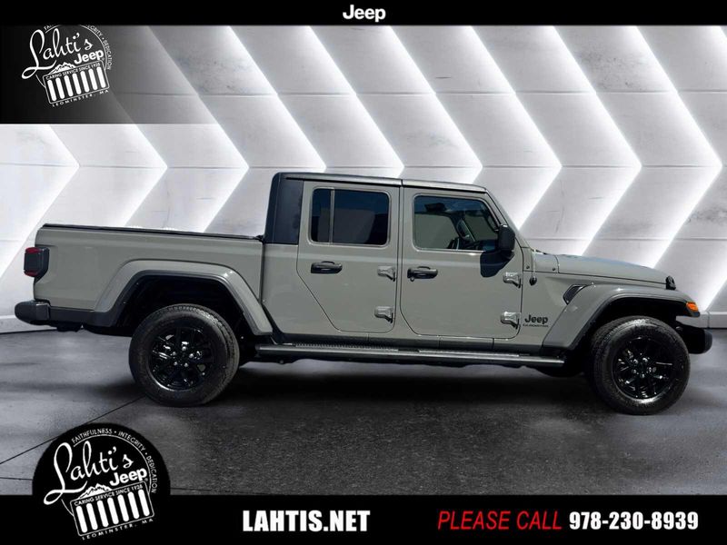 2021 Jeep Gladiator Sport S photo 5