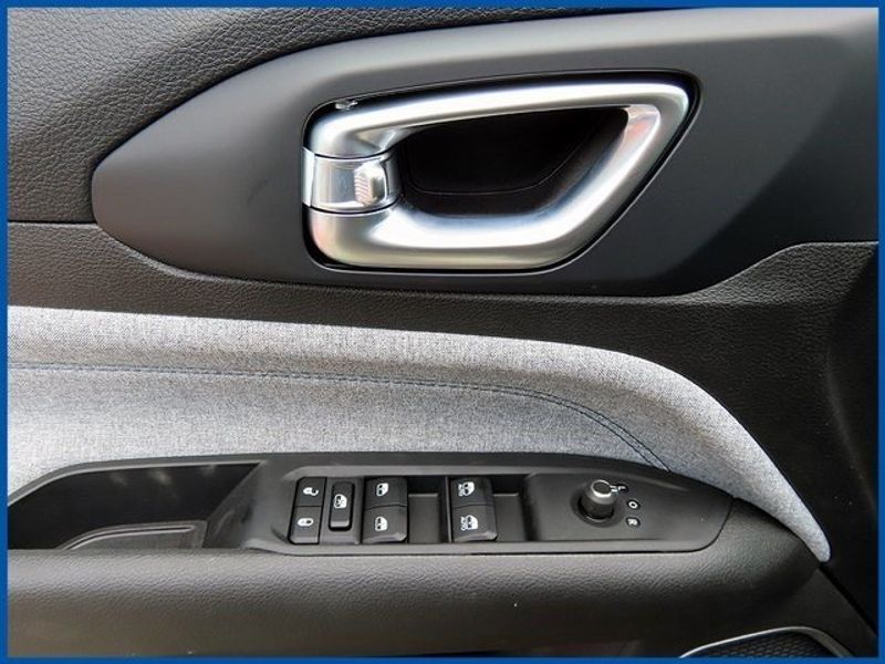 2023 Jeep Compass LatitudeImage 12