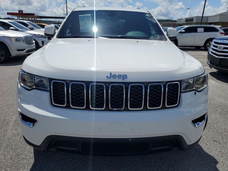 2019 Jeep Grand Cherokee Laredo EImage 2
