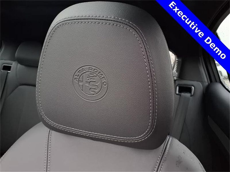 2025 Alfa Romeo Stelvio Image 16