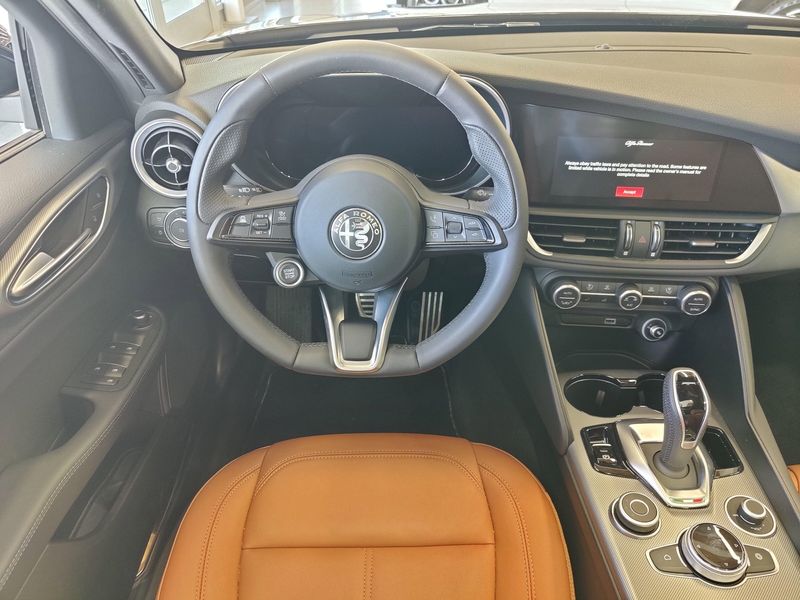 2024 Alfa Romeo Giulia Ti AWD w/Sunroof/NavImage 13