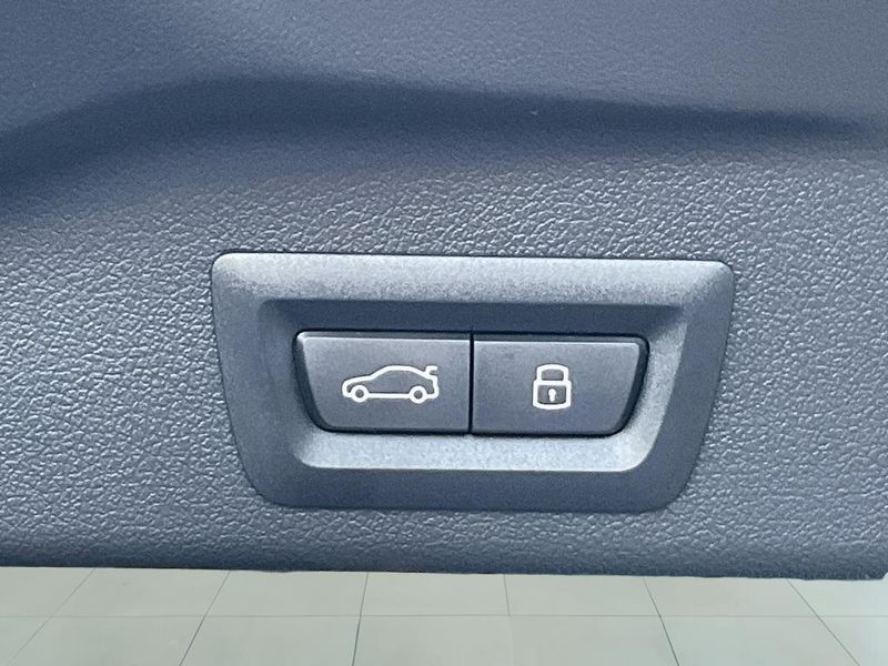 2025 BMW X5 xDrive50eImage 16