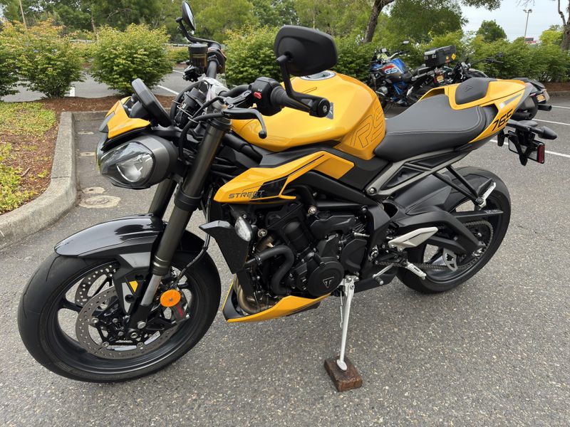 2025 Triumph Street Triple 765 RS - COSMIC YELLOW 