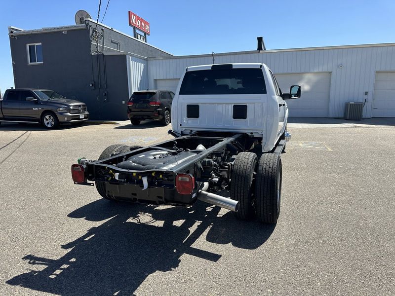 2024 RAM 3500 Tradesman Crew Cab Chassis 4x4 60