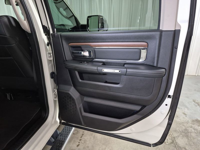 2017 RAM 2500 LaramieImage 8