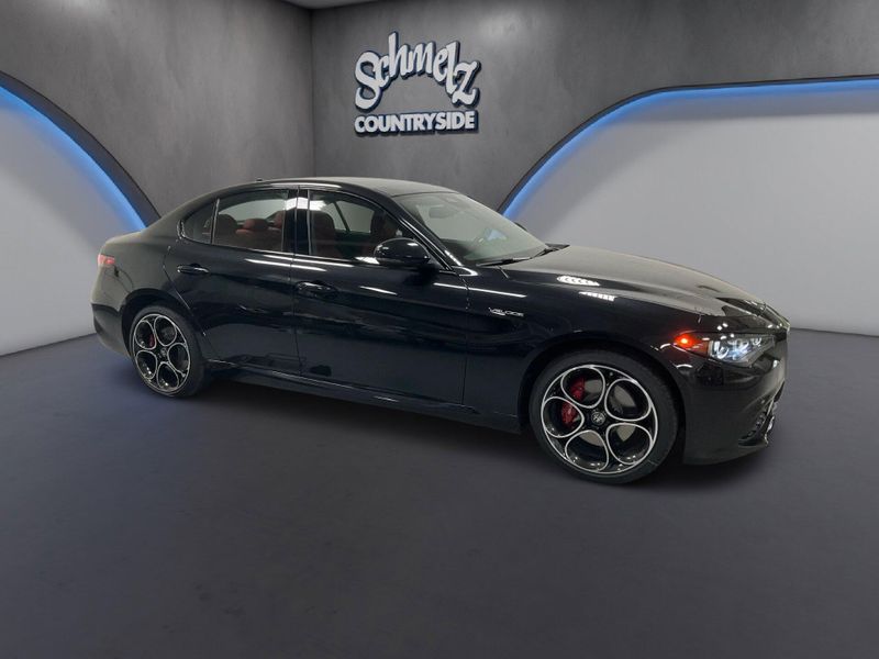New 2026 Alfa Romeo Giulia AwdImage 2