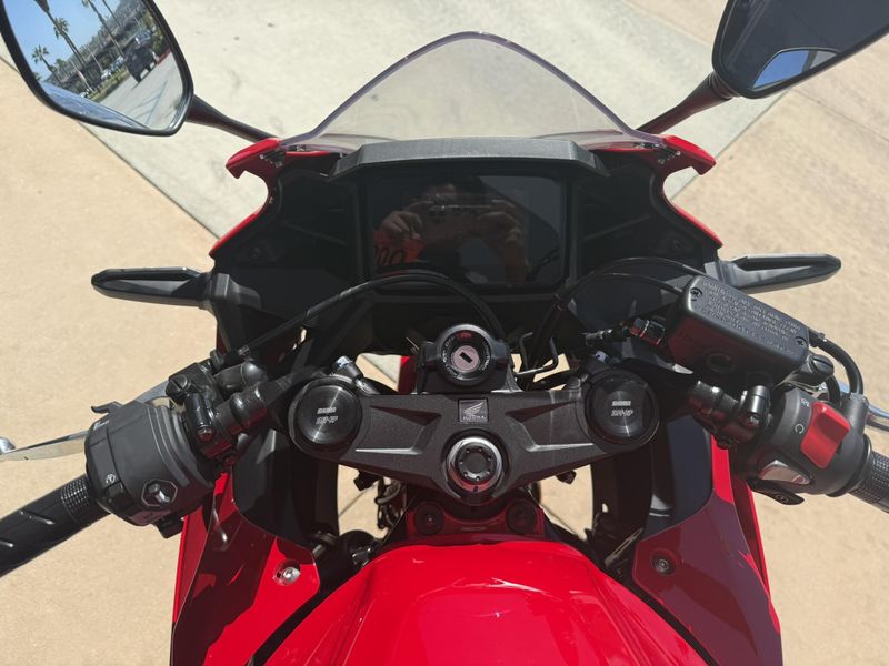 2025 Honda CBR500R Image 12