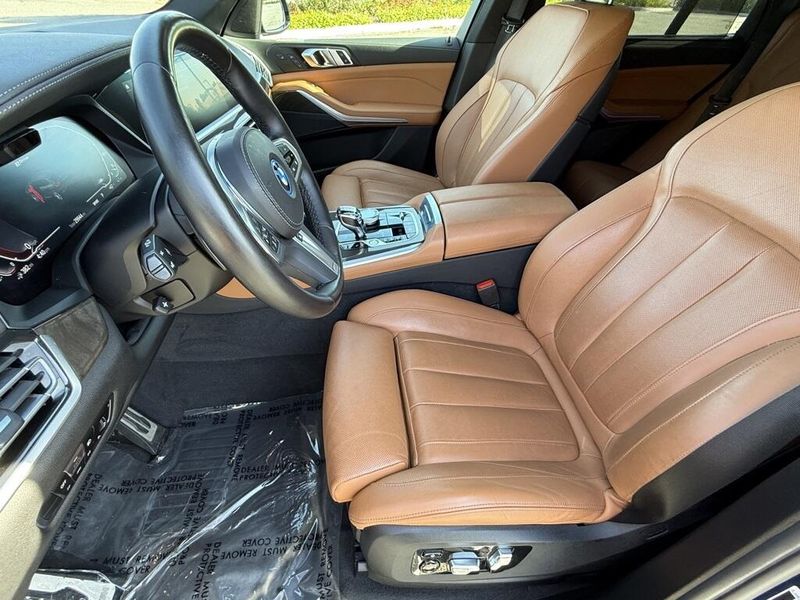 2022 BMW X5 xDrive45eImage 21