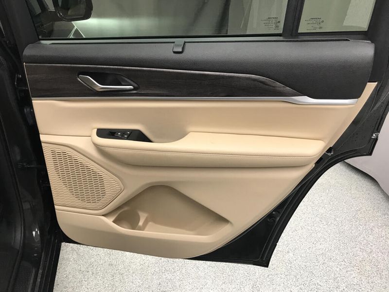 Used 2023 Jeep Grand Cherokee L LimitedImage 14