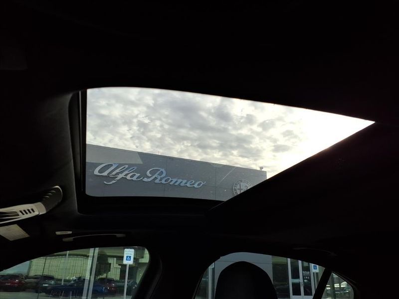 Used 2022 Alfa Romeo Giulia TiImage 14