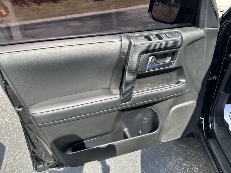2020 Toyota 4Runner SR5 Premium photo 21