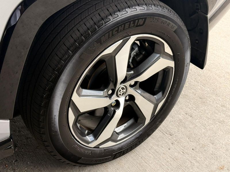 2022 Toyota RAV4 Prime SE photo 10