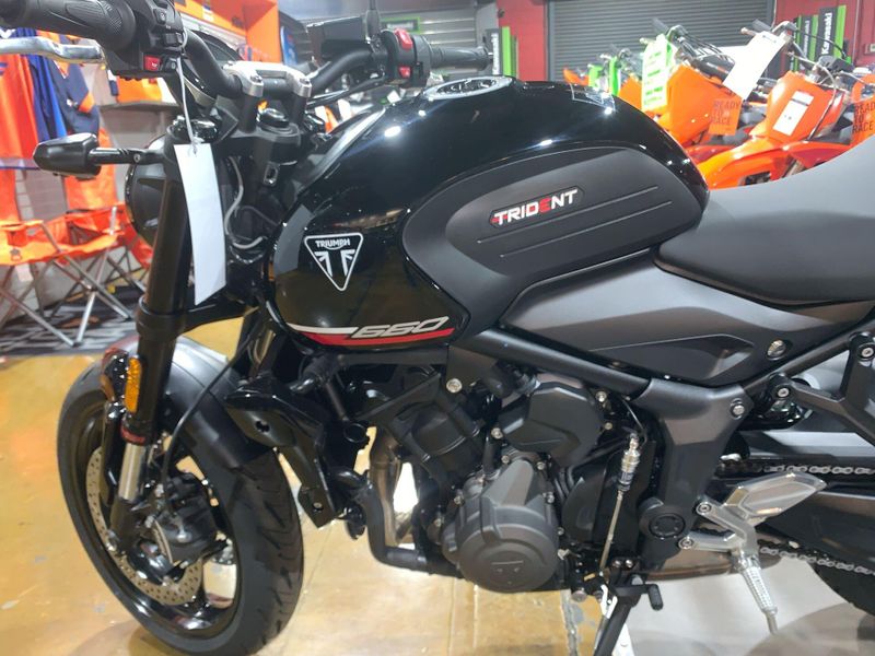 New 2025 Triumph TRIDENT 660 Image 16