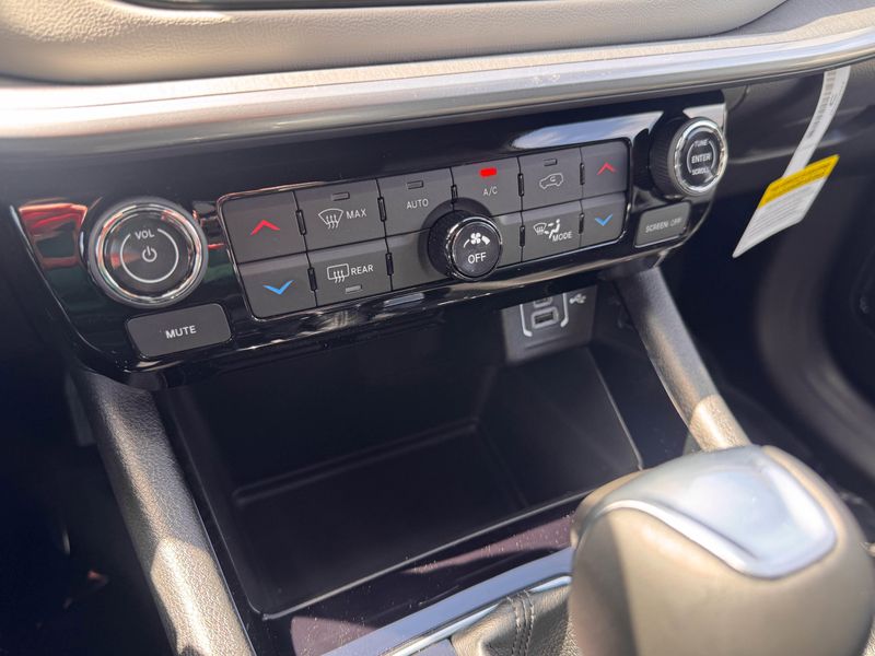 2025 Jeep Compass LimitedImage 21
