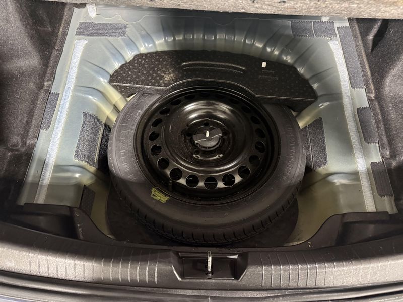 Used 2017 Chevrolet Malibu LTImage 2