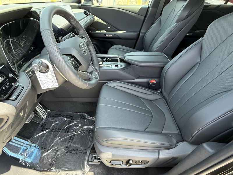 2025 LEXUS TX 500 500h F SPORT PremiumImage 18
