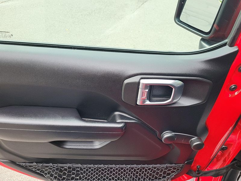 Used 2018 Jeep Wrangler Unlimited SportImage 3