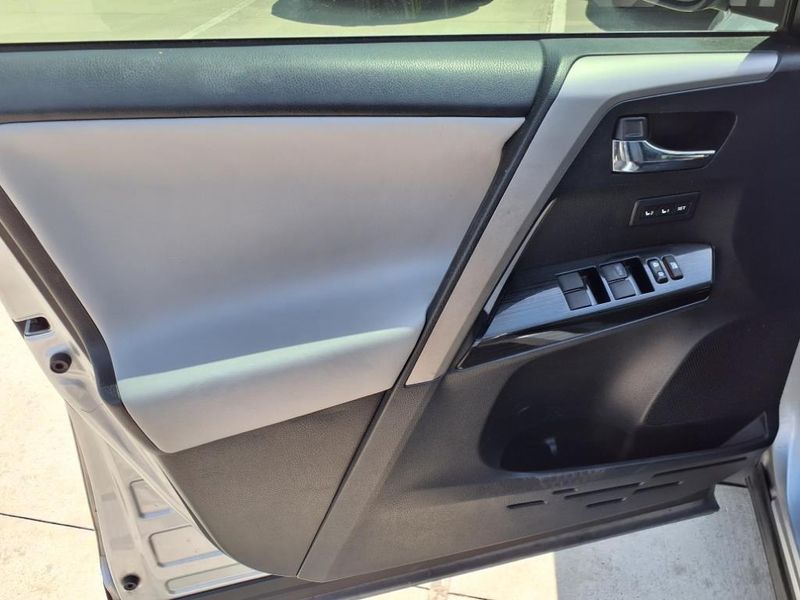 2016 Toyota RAV4 LimitedImage 20