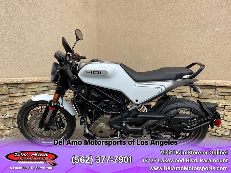 2023 HUSQVARNA VITPILEN 401  in a WHITE exterior color. Del Amo Motorsports of Los Angeles (562) 262-9181 delamomotorsports.com 