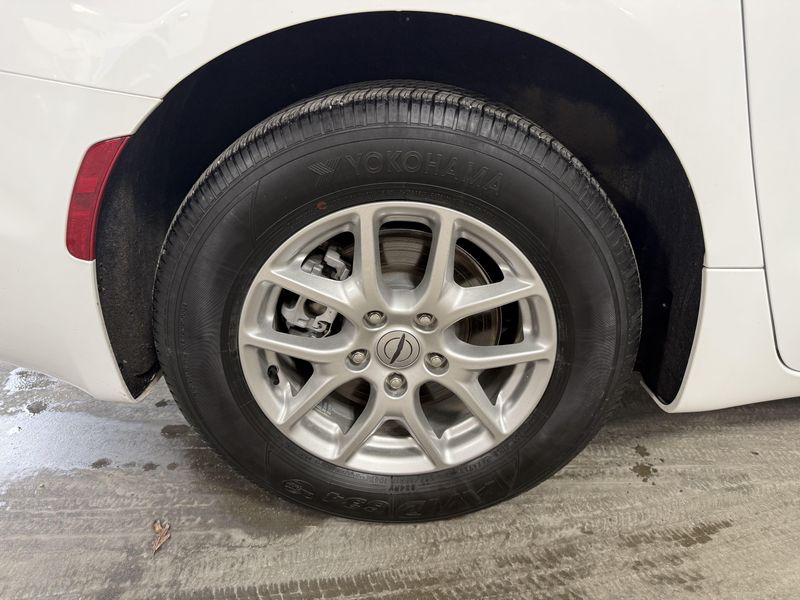 Used 2024 Chrysler Pacifica Touring LImage 7