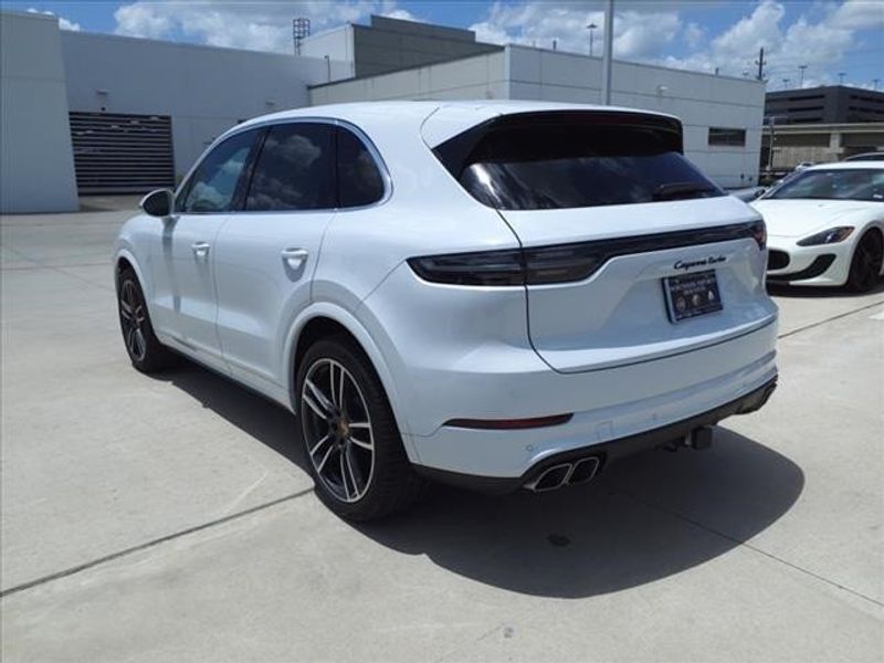 2023 Porsche Cayenne TurboImage 16