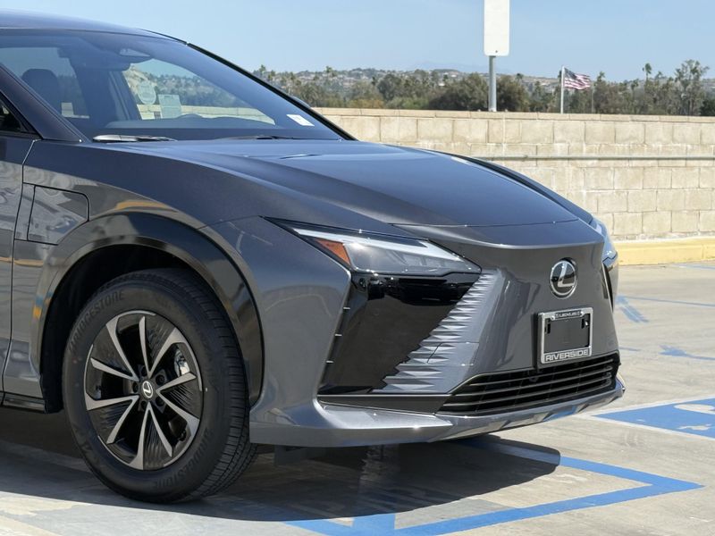 New 2026 Lexus RZ 350eImage 3