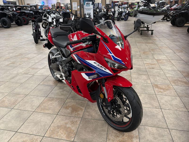 New 2026 Honda CBR650R E-CLUTCH Image 11