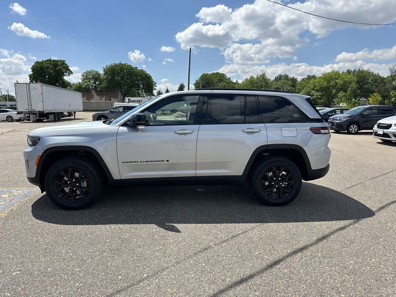 2024 Jeep Grand Cherokee Altitude 4x4Image 5