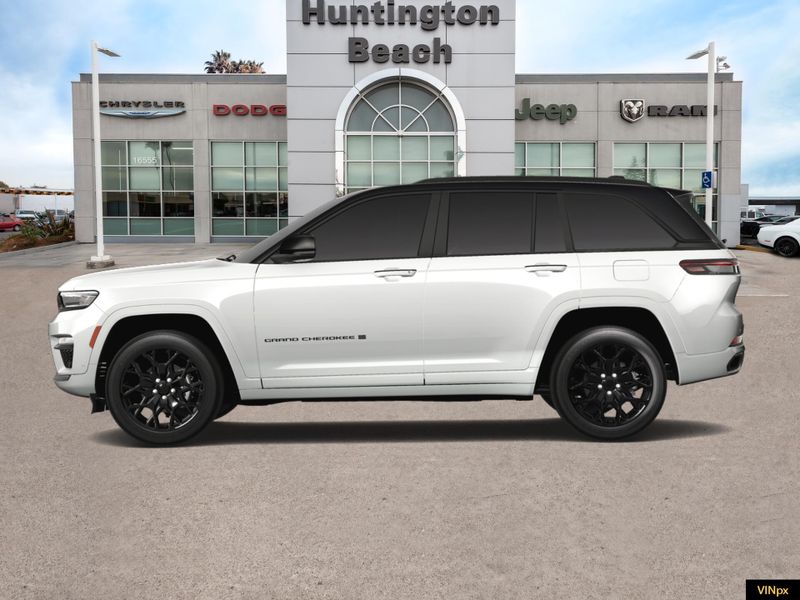 2025 Jeep Grand Cherokee Summit Reserve 4x4Image 3