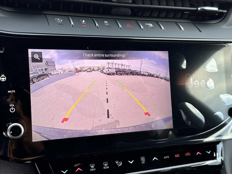 New 2026 Jeep Grand Cherokee Laredo Altitude 4x4