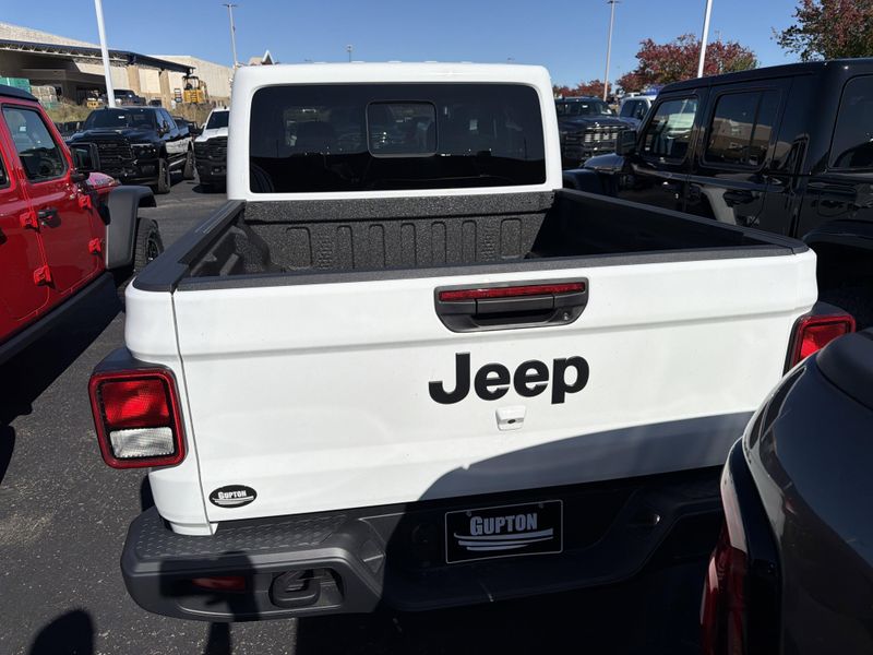 New 2026 Jeep Gladiator Sport S 4x4Image 8